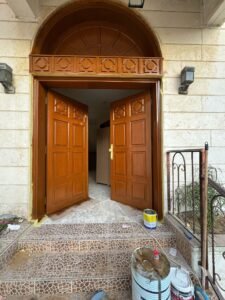 صباغ أخشاب رخيص في الكويت - 60624830 فني صباغة خشب في الكويت - 60624830